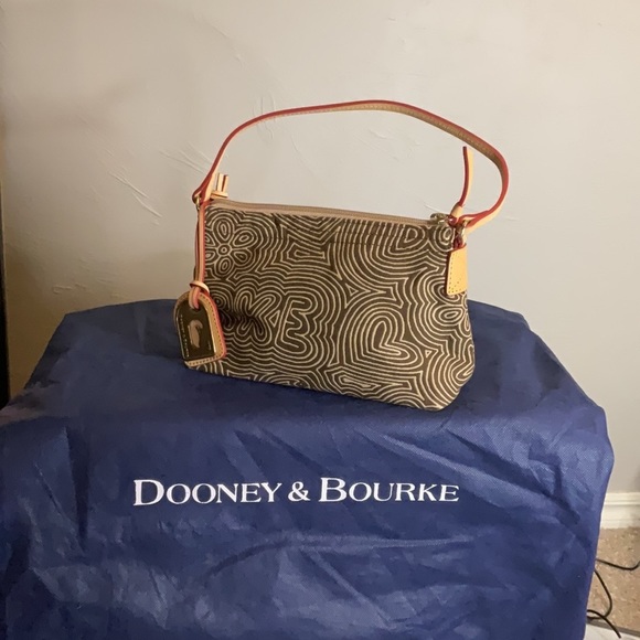 Dooney & Bourke Handbags - Dooney & Bourke Vintage 1990’s Tan & Brown Script Bag